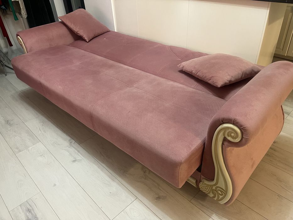 Canapea roz extensibila