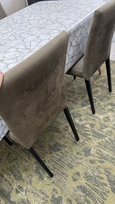 Кухонный стол и стуля