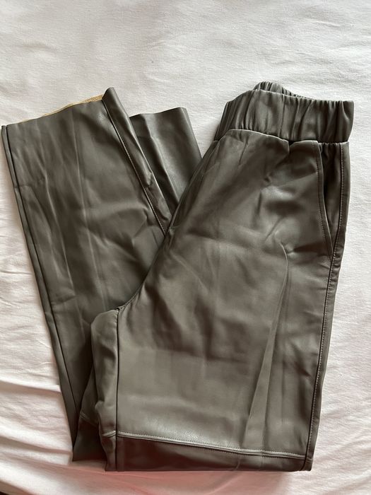 Pantaloni de piele ecologică gri