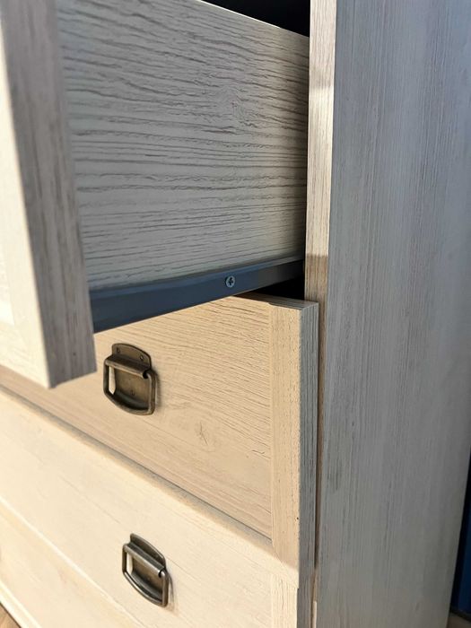 Продаю 2 Кровати и Комод