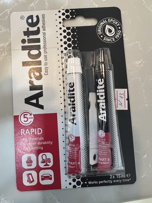 Двухкомпонентный клей фирмы Araldite и ZAP