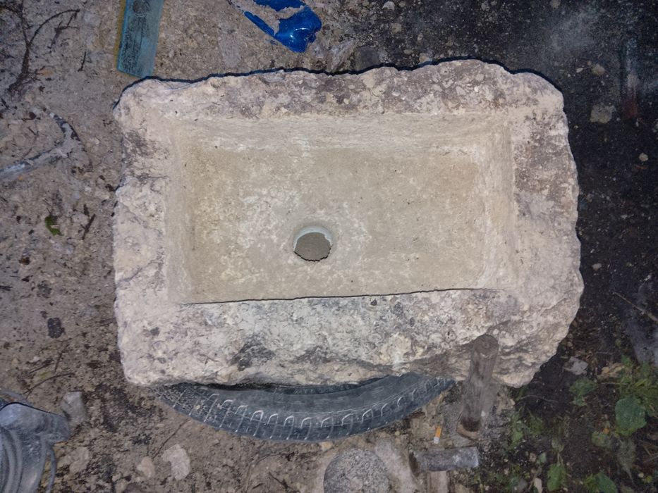 Продавам каменни корита и мивки от дялан камък