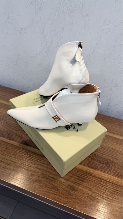 Женские ботильоны Fendi