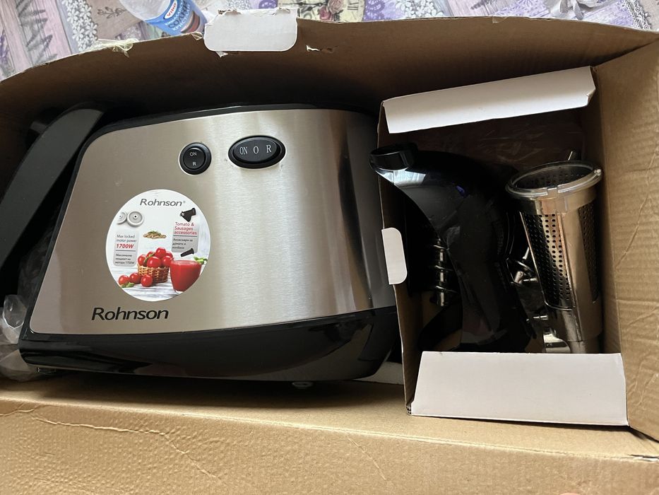 Електрическа машина за мелене на домати и месо