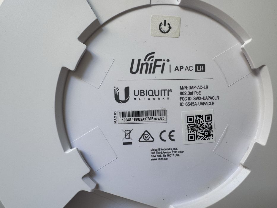 Vând urgent acces point Wi-Fi, Dual band,  Unifi AP AC LR, cu adaptor alimentare PoE