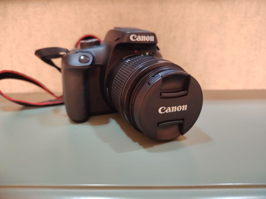 Продам фотоаппарат canon EOS 4000d новый пару раз пользовался!