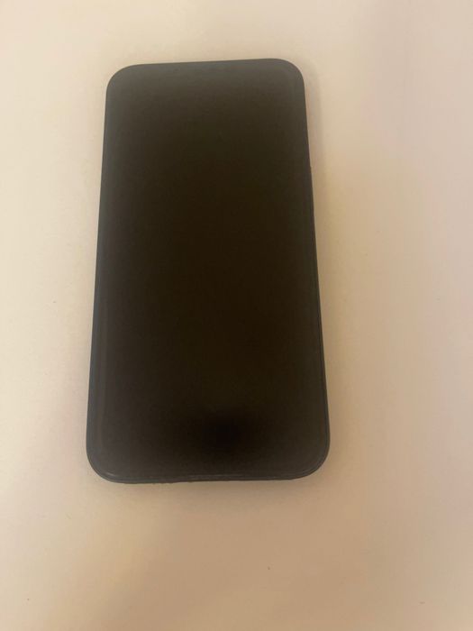 Vand iphone 13 simplu