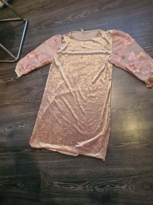 Rochie  damă catifea  mar 38/40    nouă la  60 lei  Timișoara