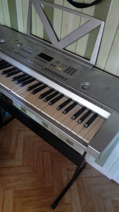 Продам синтезатор