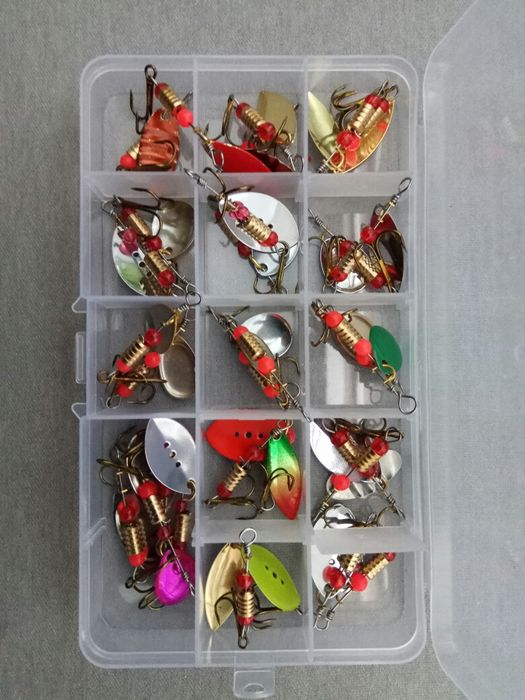 Лот 30 броя въртящи,Блесни,рибарски,риболов