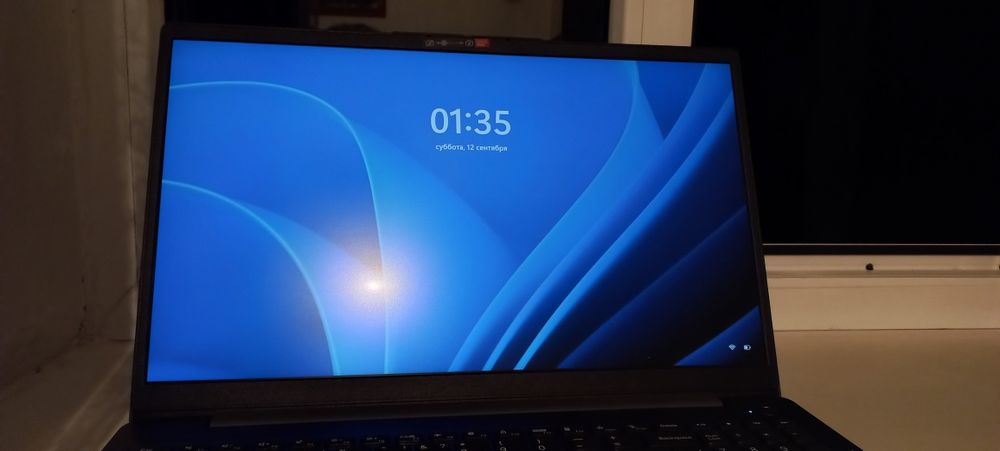 Ноутбук LENOVO .