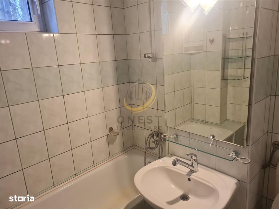 Apartament cu 4 camere zona Unic UMF