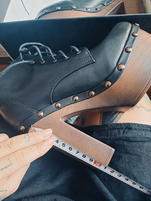 Дамски кожени обувки