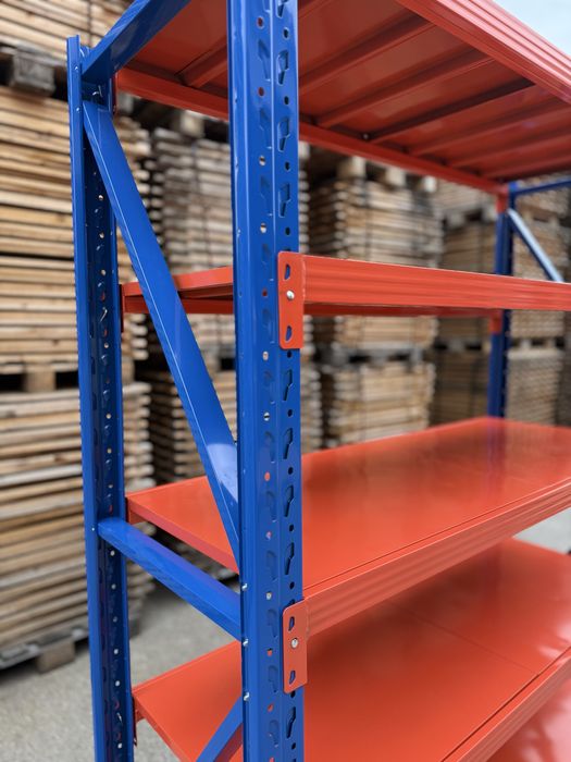 Метални стелажи за склад и магазин.