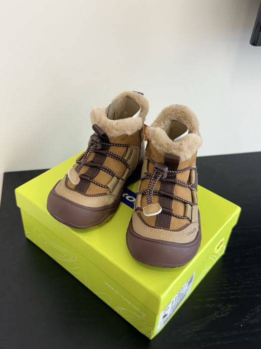 Продам зимние сапожки новые