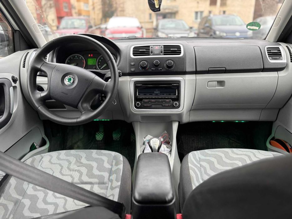 Vand Skoda fabia 1.2 benzina sau accept unele variante cu auto.