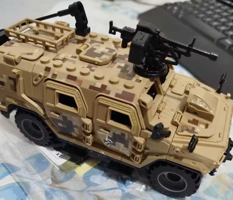 Vehicul militar tip Lego Transporter 130 pcs 3 culori disponibile