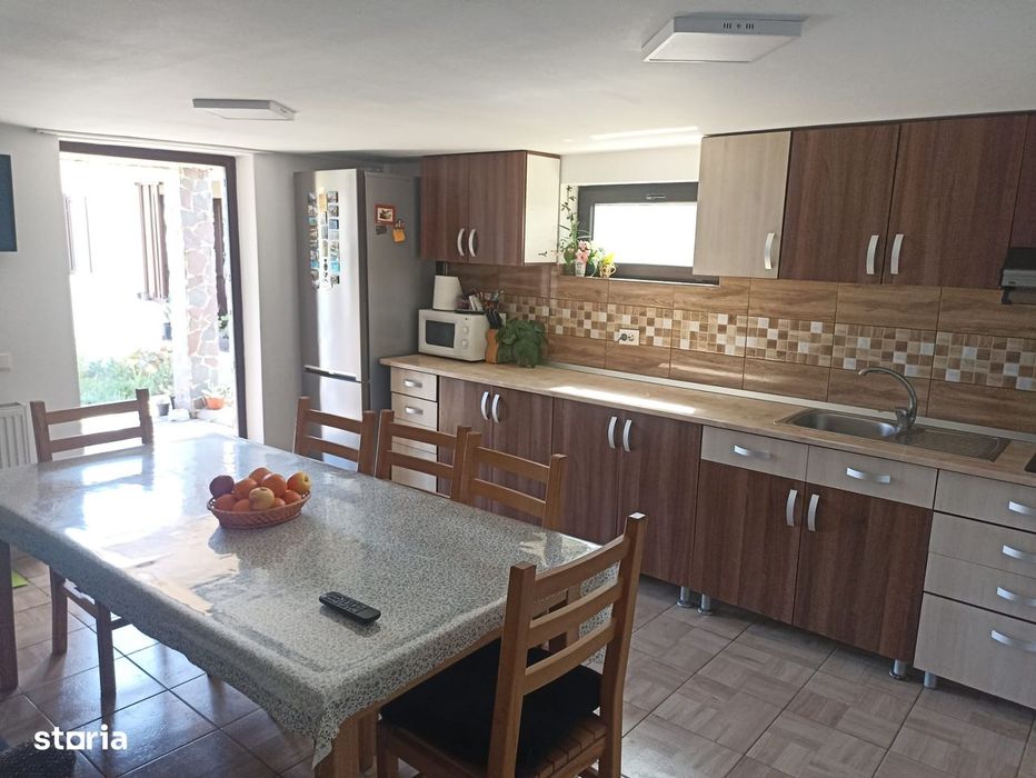 Casa D+P+E la intrare in Curtesti