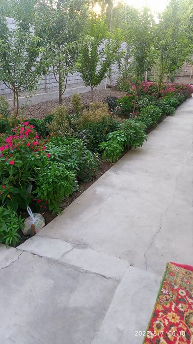 8  хонали ховли сотилади