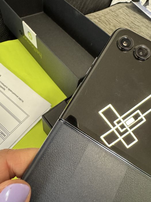 512GB Motorola Razr 50 Ultra Гаранция Yettel 2027 Blue