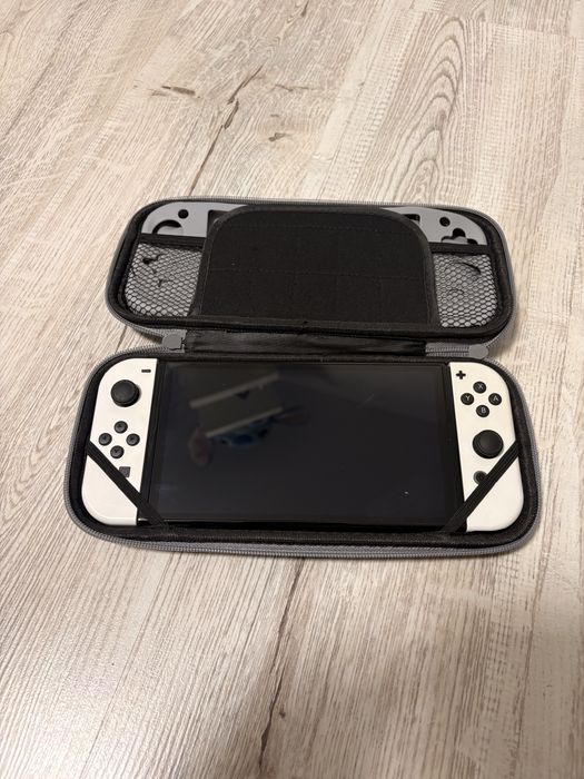 Nintendo Switch OLED (White)