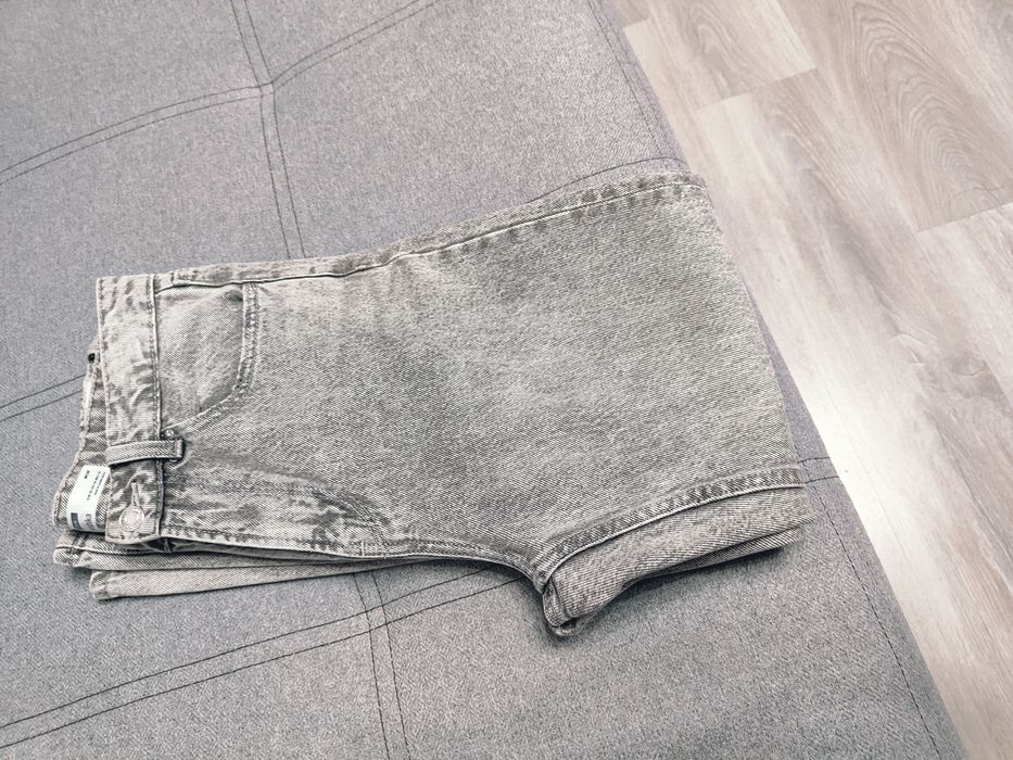 Джинсы mom  bershka