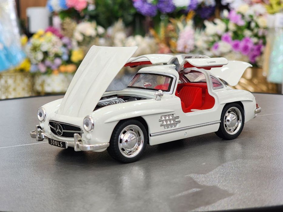 Mercedes Benz 1:32 o'yinchoq mashina
