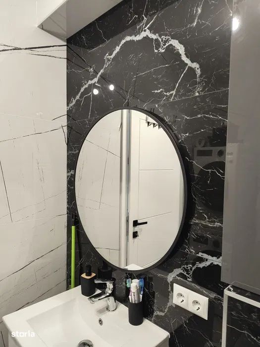 Apartament cu 3 camere, 71 mp, balcon, zona Teilor
