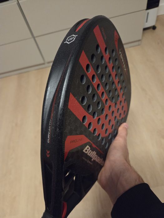 Racheta padel Bullpadel Vertex 04 Proline – negru/rosu