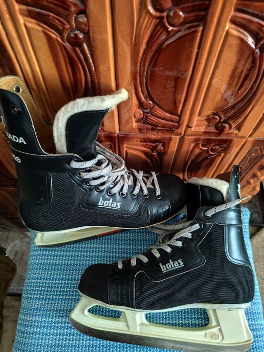 Vând echipament de ski+patine de hochei originale