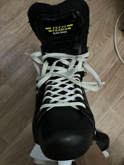 Хоккейные коньки