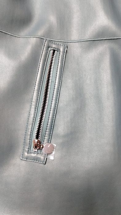 Продам женскую кожаную куртку