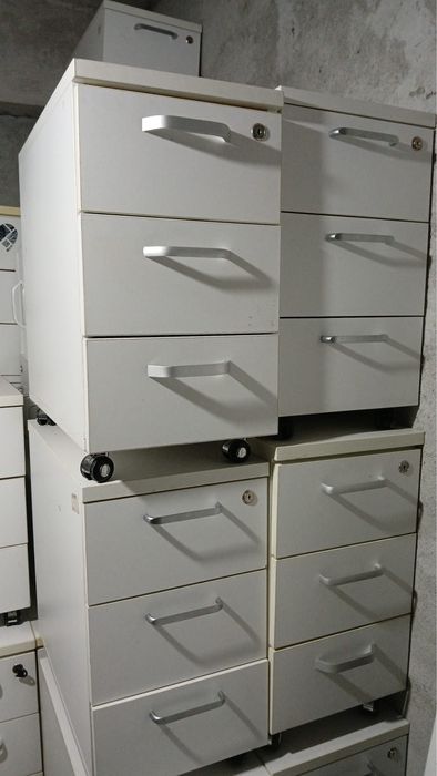 Lot birouri, rollboxuri, vanzare rapida