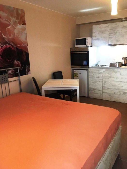 Апартамент, до Общината .