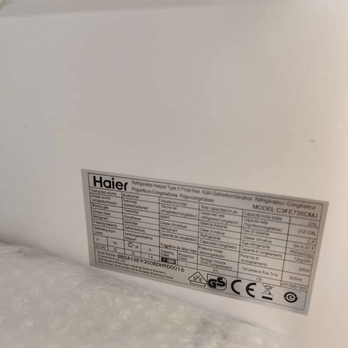Хладилник с голям фризер Haier