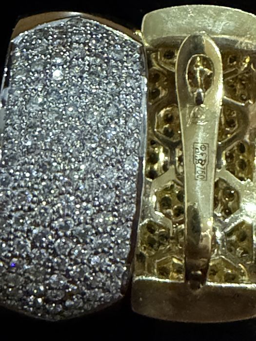 Продам серьги золотые с бриллиантами.