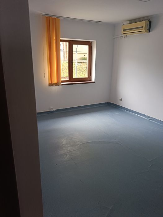 Spațiul ultracentral, 4 camere, ideal comercial și rezidențial.