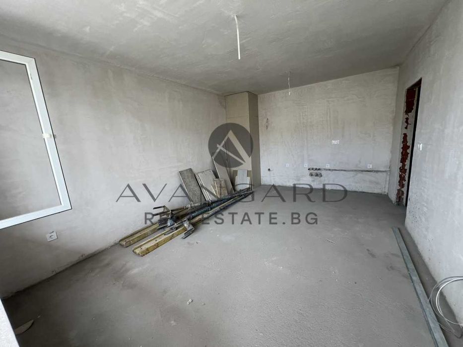 оф.18878 Просторен тристаен пред акт 14/ Южен