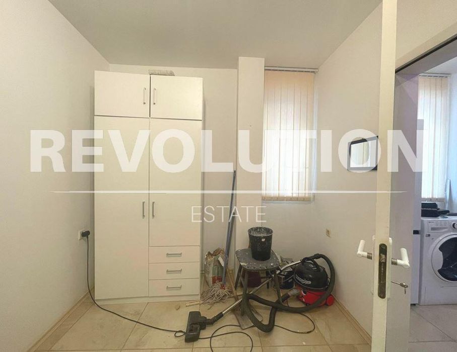 Дава се под наем Двустаен апартамент в Варна, Център - 30 кв.м за 400 € - Снимка #4