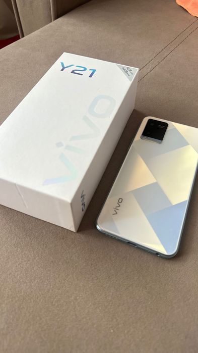 Смартфон Vivo y21
