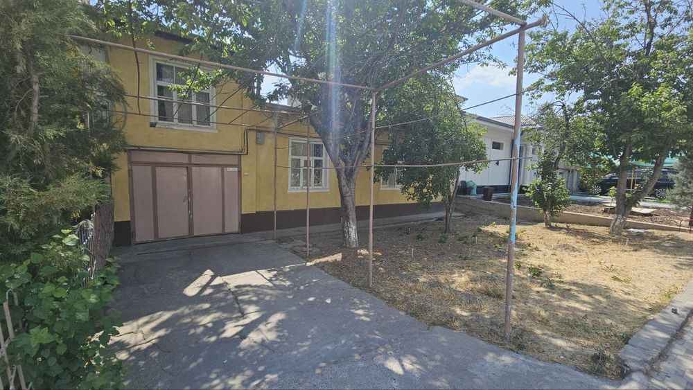 7 sotixli uy sotiladi