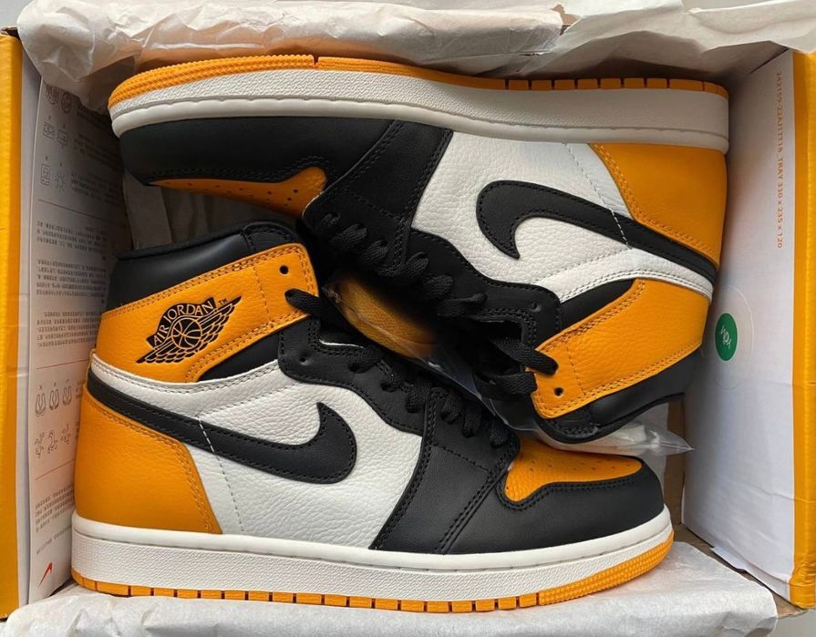 Фирменные кроссовки