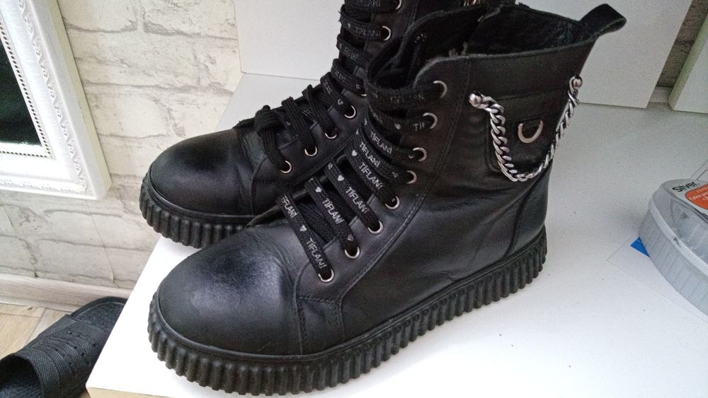 Срочно продам ботинки зимние