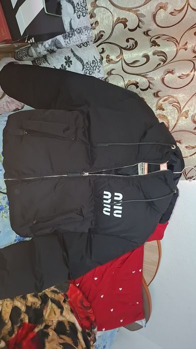 Miu Miu   Geacă neagră scurtă pentru fete – mărimea S | Elegantă & stylish,produs ORIGINAL purtat doar o data