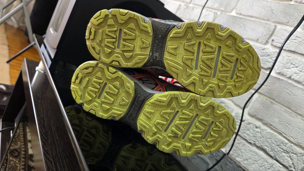 Оригинальные кроссы ASICS