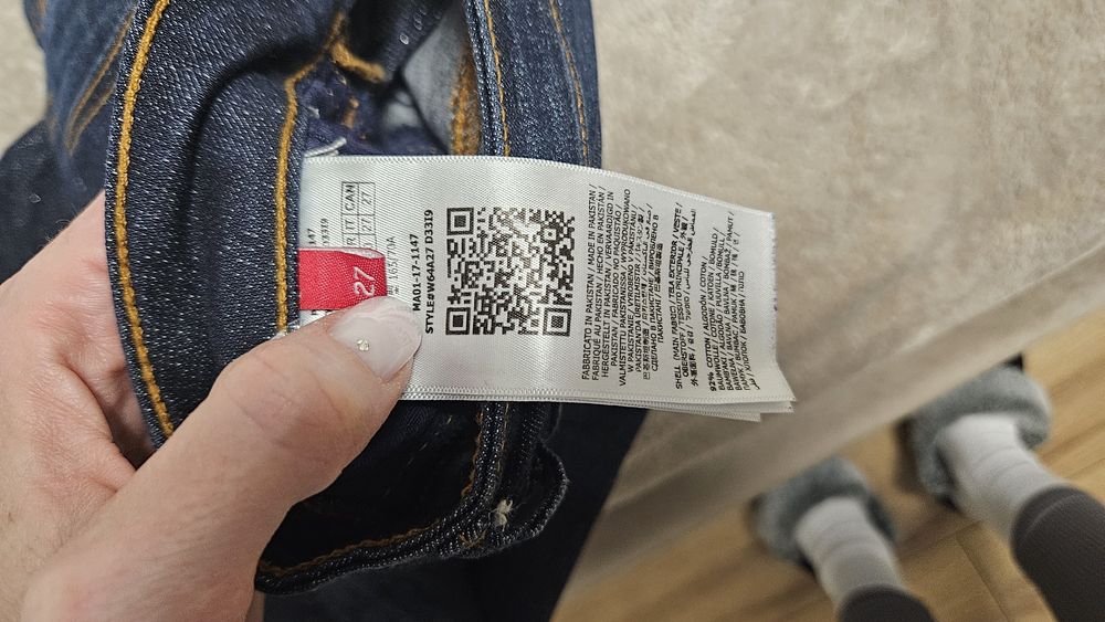 Blugi Guess marimea 27