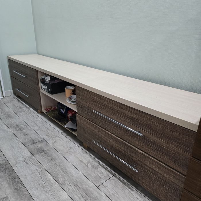 Тумба под телевизор большая. МДФ.