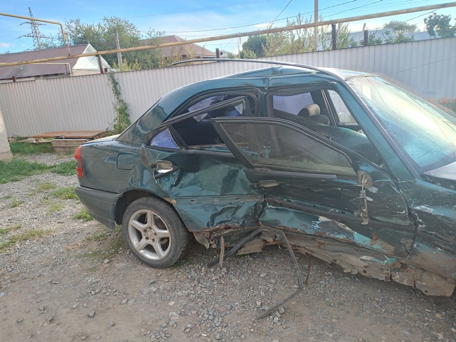 Мерседес с 180  продается 202 кузов