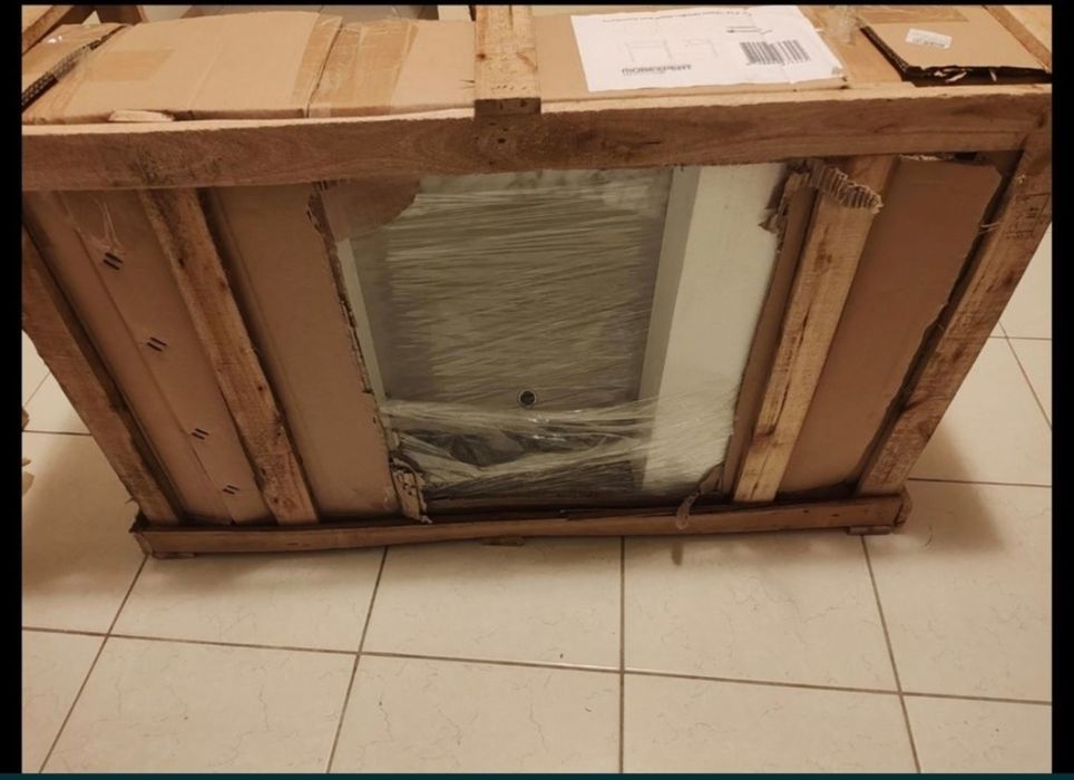 Set chiuvetă + oglindă, baterii Mobexpert – Noi, în ambalaj