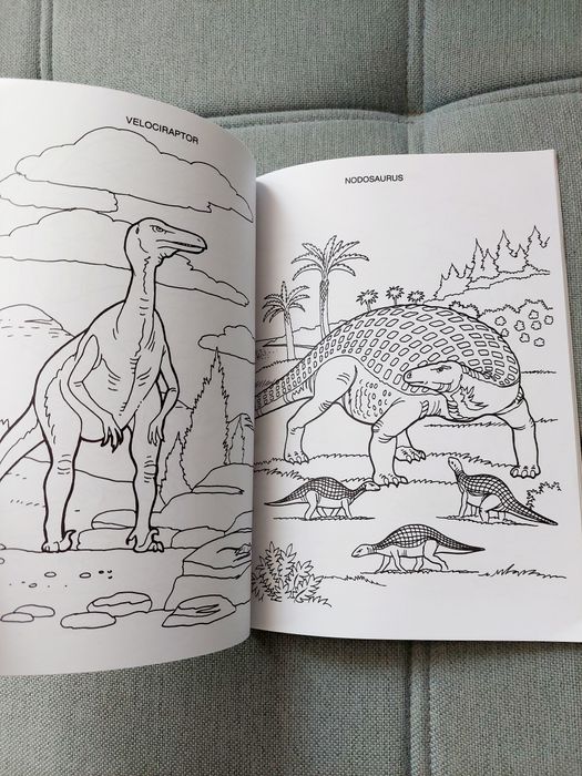 Set 3 cărți cu Dinozauri și o carte despre Spațiu